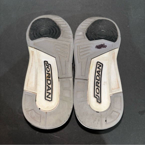 Jordan Nike Hi Top Basketball Sneakers Boys 4Y #602662-004 Black & Gray W/red - Picture 6 of 11